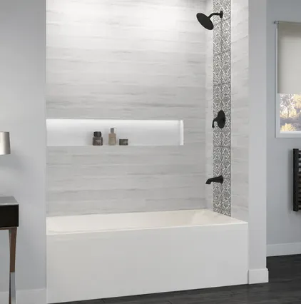 Antes: banheira sem vidro em Lake Nona